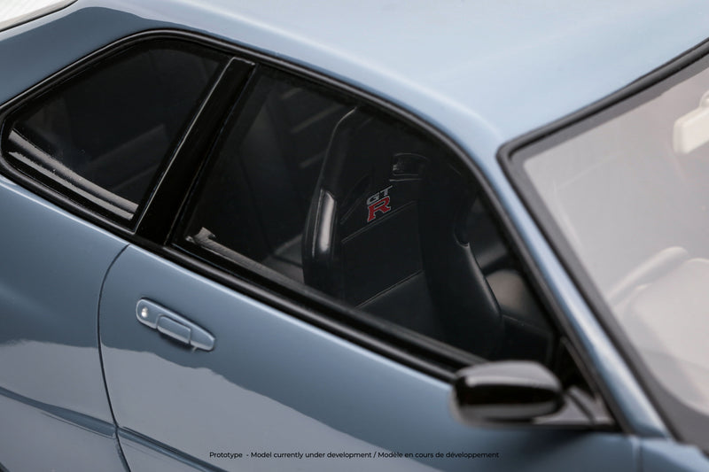 Laad de afbeelding in de Gallery-viewer, NISSAN SKYLINE GT-R (BNR34) WITH BODY KIT GRIJS  2025 OTTOmobile 1:18
