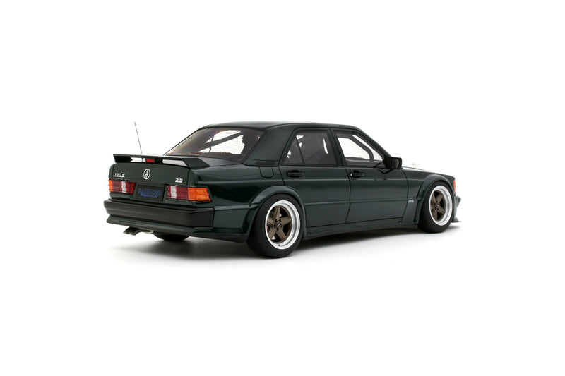 Laad de afbeelding in de Gallery-viewer, MERCEDES-BENZ RAUH-WELT REPUBLIK RWR 190E 2.5-16 PORSCHE RACING GROEN METALLIC 22G 2025 OTTOmobile 1:18
