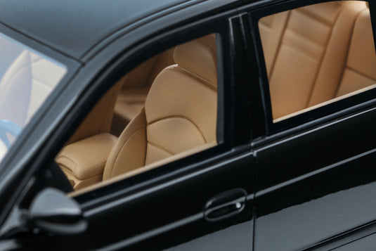 BMW E39 M5 2000 BLACK SAPHIRE METALLIC OTTOmobile 1:18