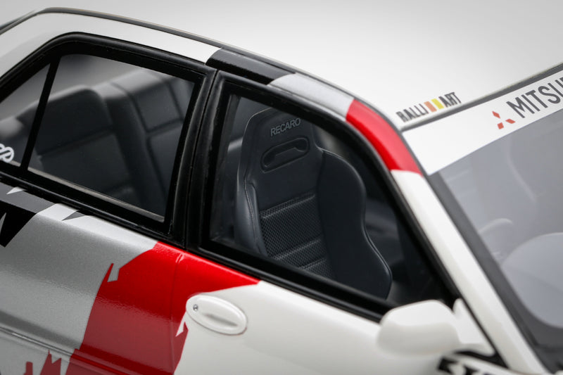 Load image into Gallery viewer, MITSUBISHI LANCER EVO III SCOTIA WHITE W83 1995 OTTOmobile 1:18
