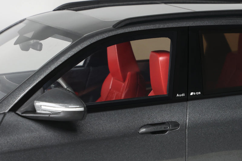 Chargez l'image dans la visionneuse de la galerie, AUDI SQ5 TFSI GRIS 2025 OTTOmobile 1:18
