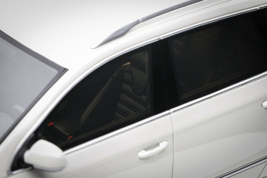 VOLKSWAGEN PASSAT (B6) R36 VARIANT CANDY WHITE 2008 OTTOmobile 1:18