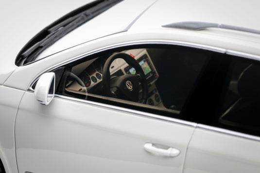 VOLKSWAGEN PASSAT (B6) R36 VARIANT CANDY WHITE 2008 OTTOmobile 1:18