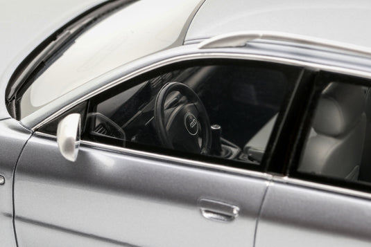 AUDI RS 4 (B5) AVANT "STANCED" AVUS SILVER 2025 OTTOmobile 1:18