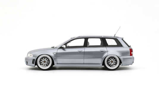 AUDI RS 4 (B5) AVANT "STANCED" AVUS SILVER 2025 OTTOmobile 1:18