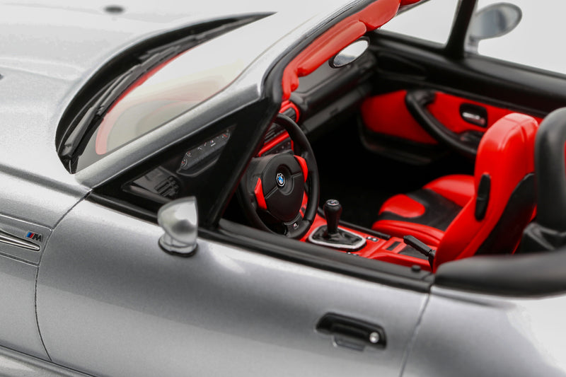 Load image into Gallery viewer, BMW Z3 M ROADSTER TITAN SILVER 1999 OTTOmobile 1:18
