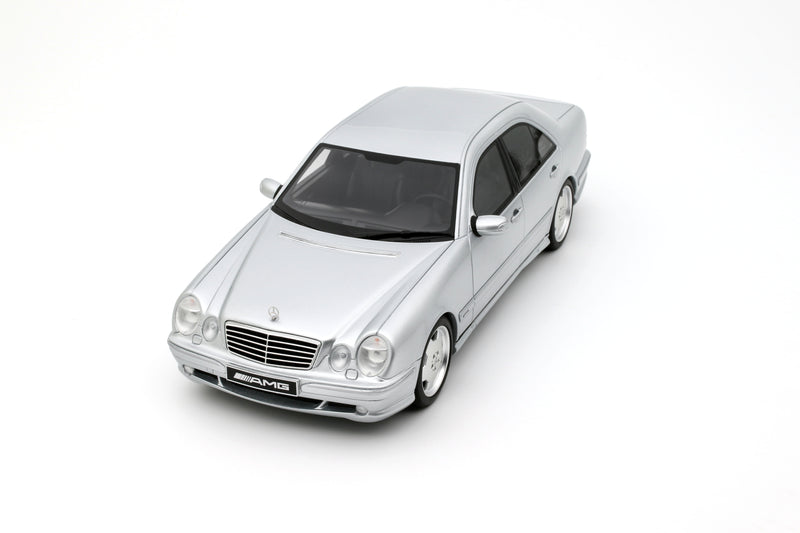 Load image into Gallery viewer, Mercedes-Benz E55 AMG W210 BRILLIANT SILVER 2001 OTTOmobile 1:18
