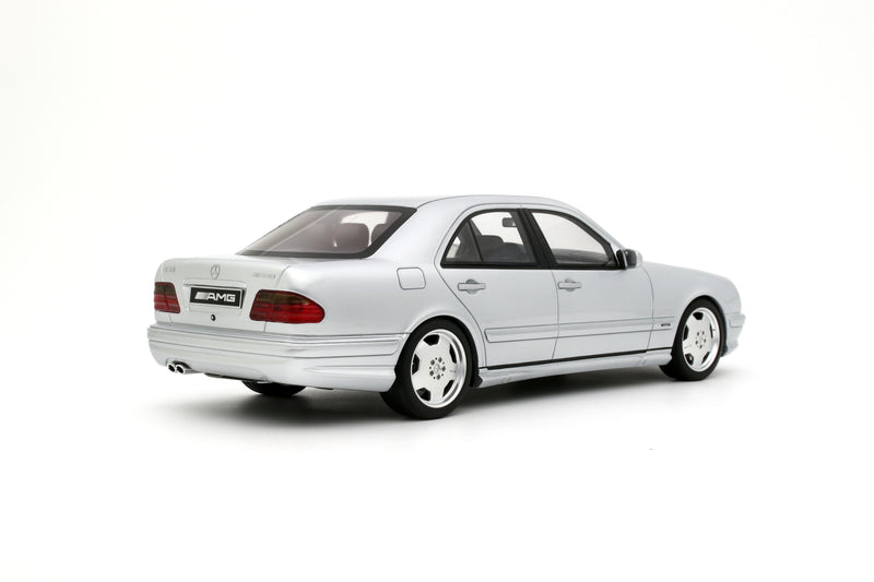 Load image into Gallery viewer, Mercedes-Benz E55 AMG W210 BRILLIANT SILVER 2001 OTTOmobile 1:18
