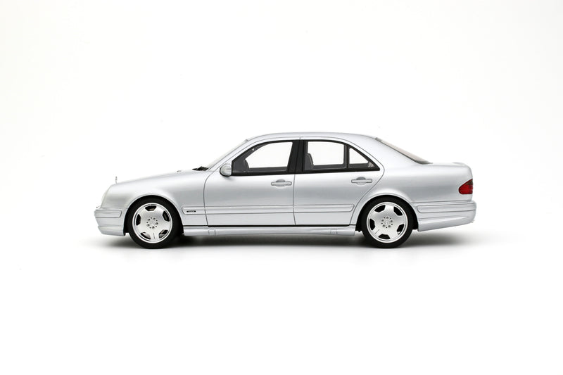 Load image into Gallery viewer, Mercedes-Benz E55 AMG W210 BRILLIANT SILVER 2001 OTTOmobile 1:18
