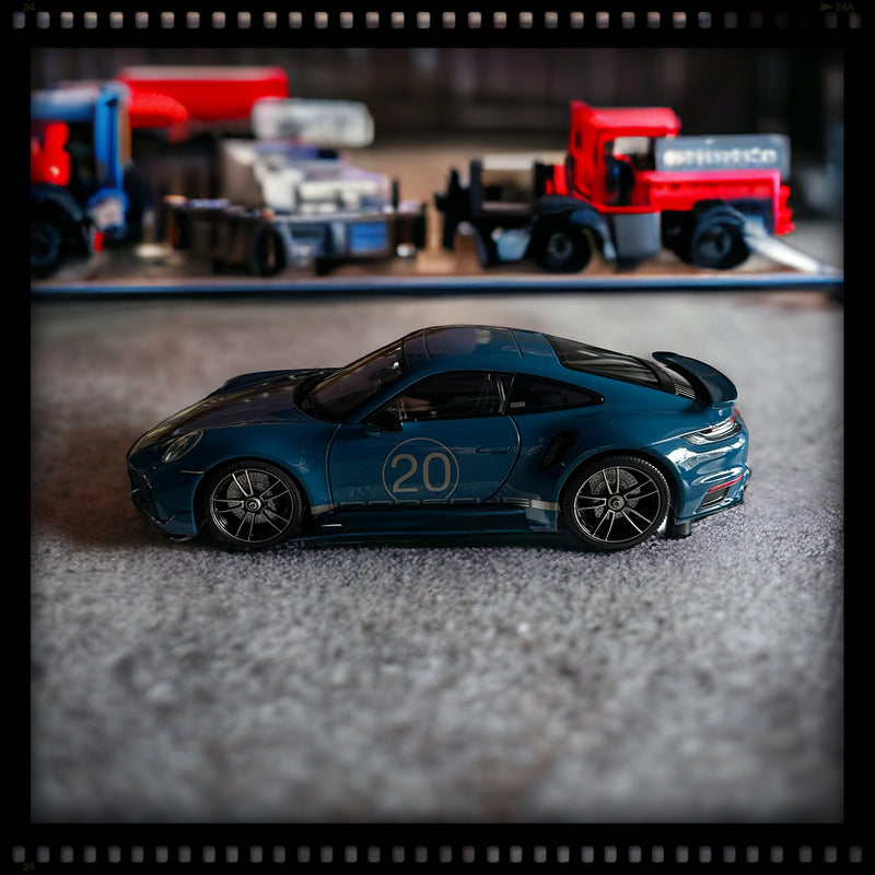 Chargez l&#39;image dans la visionneuse de la galerie, Porsche 911 (992) Turbo S coupé Sport Design 2021 MINICHAMPS 1:18
