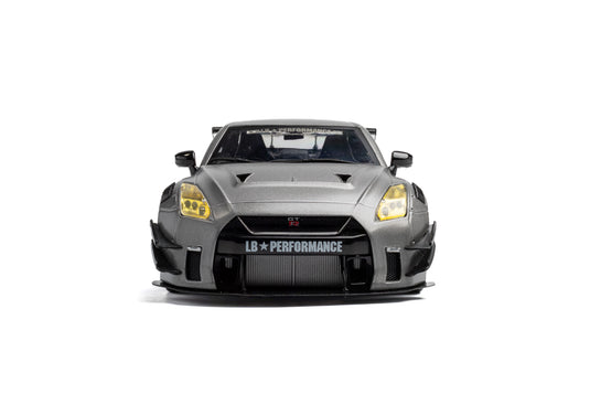 NISSAN GT-R (R35) W/ LIBERTY WALK BODY KIT 2.0 ARGENTÉ 2023 SOLIDO 1:18