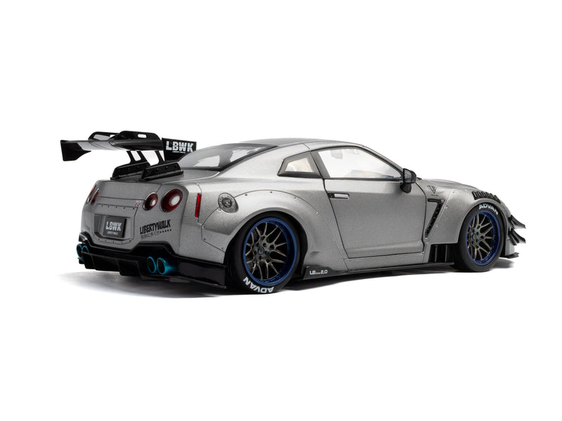 Chargez l'image dans la visionneuse de la galerie, NISSAN GT-R (R35) W/ LIBERTY WALK BODY KIT 2.0 ARGENTÉ 2023 SOLIDO 1:18
