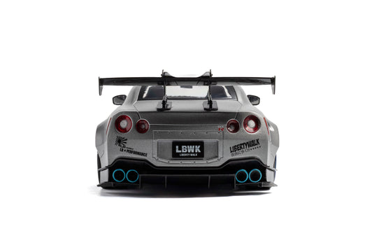 NISSAN GT-R (R35) W/ LIBERTY WALK BODY KIT 2.0 ARGENTÉ 2023 SOLIDO 1:18