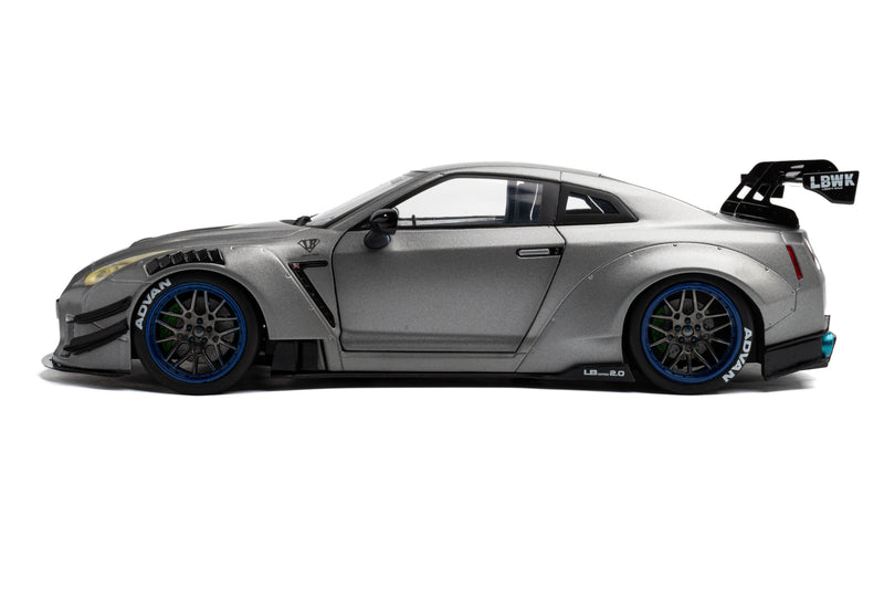 Chargez l'image dans la visionneuse de la galerie, NISSAN GT-R (R35) W/ LIBERTY WALK BODY KIT 2.0 ARGENTÉ 2023 SOLIDO 1:18

