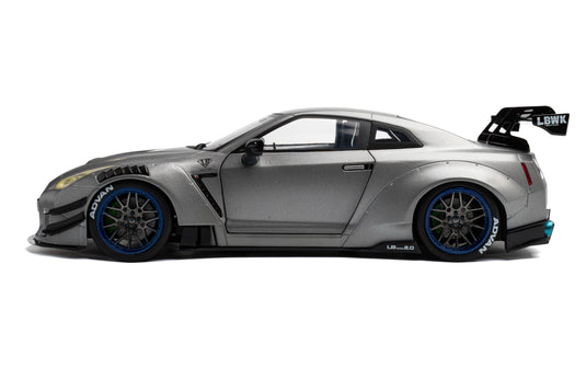 NISSAN GT-R (R35) W/ LIBERTY WALK BODY KIT 2.0 ARGENTÉ 2023 SOLIDO 1:18
