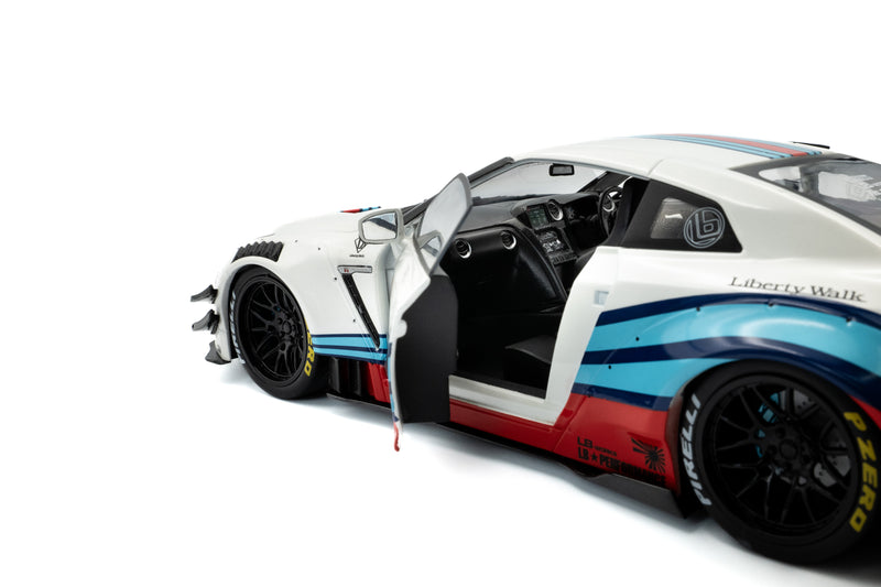 Laad de afbeelding in de Gallery-viewer, Nissan GT-R (R35) W/ LIBERTY WALK BODY KIT 2.0 M 2024 SOLIDO 1:18
