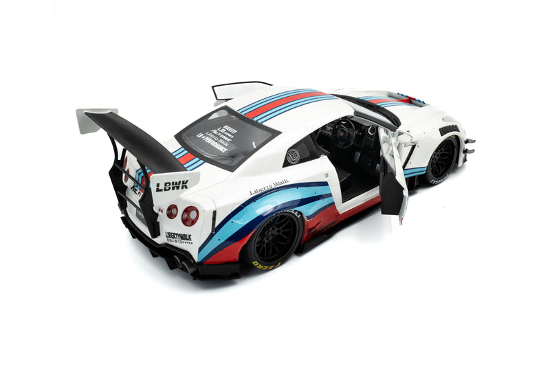 Laad de afbeelding in de Gallery-viewer, Nissan GT-R (R35) W/ LIBERTY WALK BODY KIT 2.0 M 2024 SOLIDO 1:18
