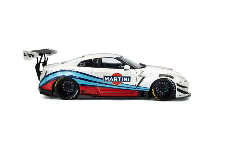 Laad de afbeelding in de Gallery-viewer, Nissan GT-R (R35) W/ LIBERTY WALK BODY KIT 2.0 M 2024 SOLIDO 1:18
