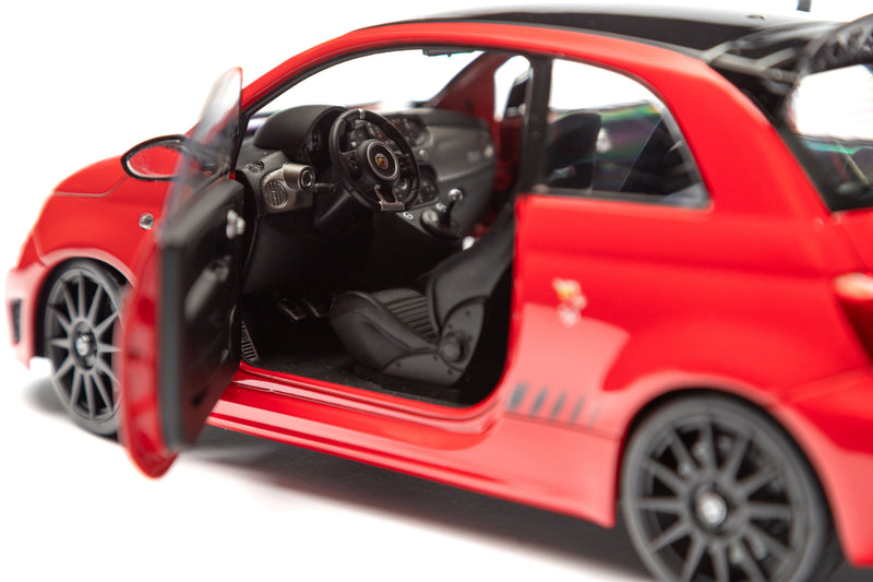 Laad de afbeelding in de Gallery-viewer, FIAT F595 ABARTH SOLIDO WORKS ROOD 2023 SOLIDO 1:18
