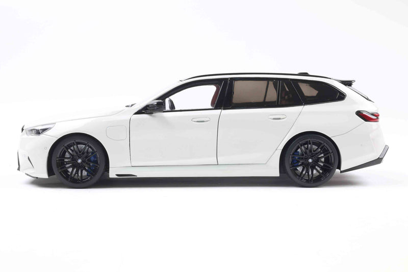 Chargez l&#39;image dans la visionneuse de la galerie, Bmw M5 TOURING BLANC ALPINE 2025 SOLIDO 1:18

