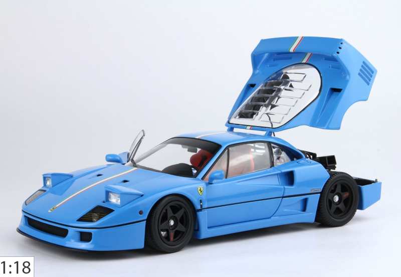 Laad de afbeelding in de Gallery-viewer, Ferrari F40 lichtblauw met Italiaanse vlagstreep en zwarte velgen BBR-Kyosho met vitrinekast (BEPERKTE EDITIE 40/54 stuks) BBR Models 1:18
