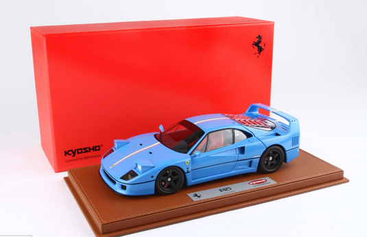 Ferrari F40 bleu clair avec bande drapeau italien et jantes noires BBR-Kyosho avec vitrine (ÉDITION LIMITÉE 40/54 pièces) Models BBR 1:18