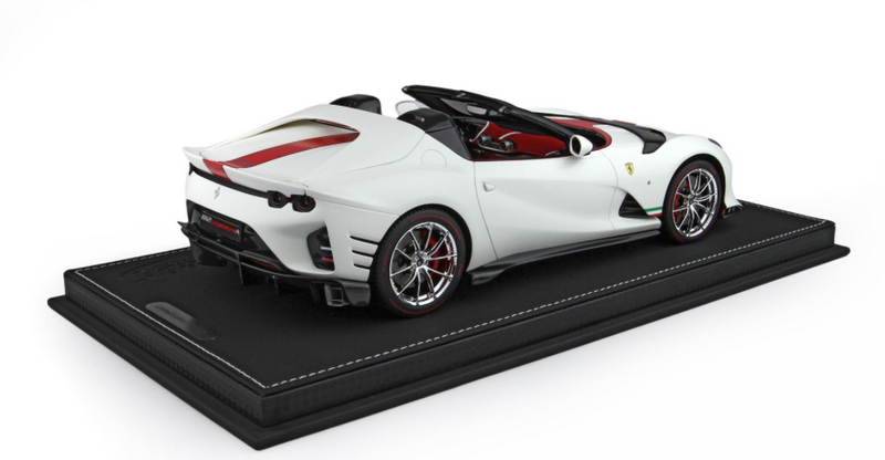 Chargez l&#39;image dans la visionneuse de la galerie, Ferrari 812 Competizione A blanc Italia avec vitrine (ÉDITION LIMITÉE 58/70 pièces) BBR Models 1:18
