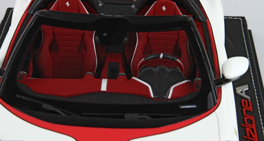 Ferrari 812 Competizione A blanc Italia avec vitrine (ÉDITION LIMITÉE 58/70 pièces) BBR Models 1:18