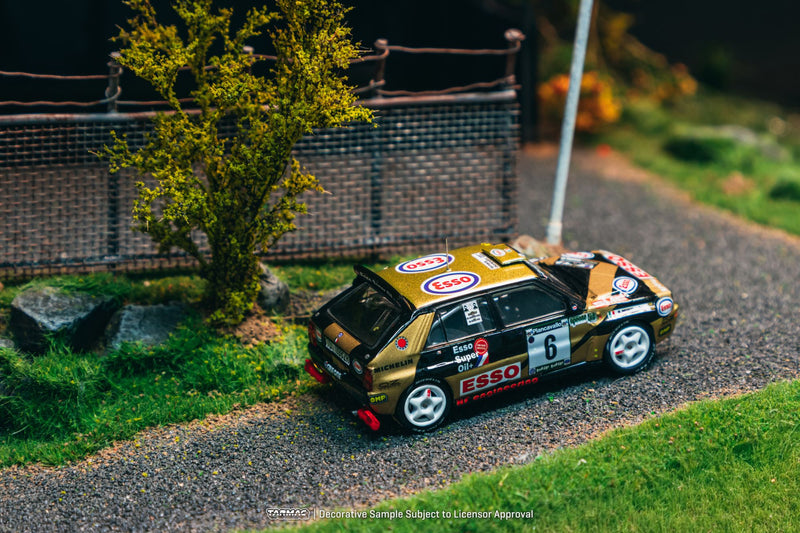 Load image into Gallery viewer, Lancia DELTA HF INTERGRALE #6 PIERO LONGHI ECR PIANCAVALLO RALLY WINNER 1993 TARMAC WORKS 1:64
