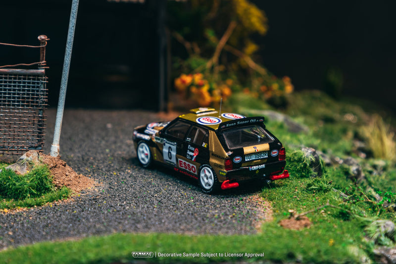 Load image into Gallery viewer, Lancia DELTA HF INTERGRALE #6 PIERO LONGHI ECR PIANCAVALLO RALLY WINNER 1993 TARMAC WORKS 1:64
