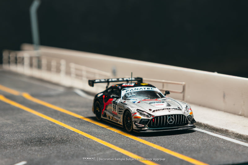 Laad de afbeelding in de Gallery-viewer, MERCEDES-BENZ AMG GT GT3 #88 JULES GOUNON 24H OF SPA WINNER 2022 TARMAC WORKS 1:64
