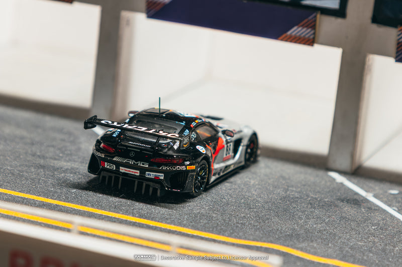 Laad de afbeelding in de Gallery-viewer, MERCEDES-BENZ AMG GT GT3 #88 JULES GOUNON 24H OF SPA WINNER 2022 TARMAC WORKS 1:64
