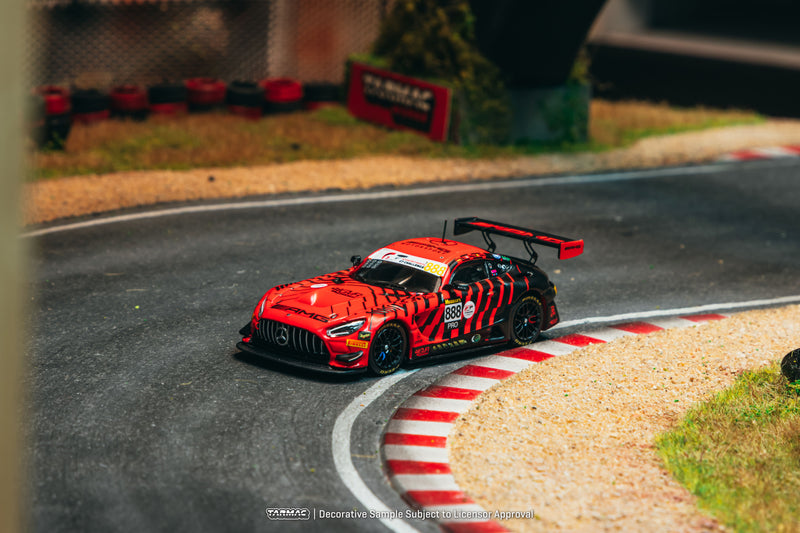Laad de afbeelding in de Gallery-viewer, MERCEDES-BENZ AMG GT GT3 #888 MARO ENGEL BATHURST 12H 2026 TARMAC WORKS 1:64
