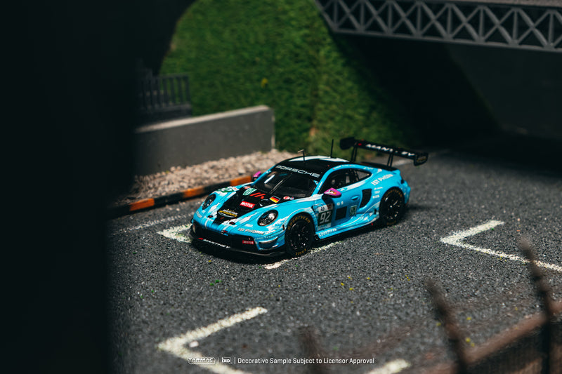 Load image into Gallery viewer, PORSCHE 991 (992) GT3 R #92 RYAN HARDWICK 24H OF LE MANS CAT WINNER 2025 TARMAC WORKS 1:64
