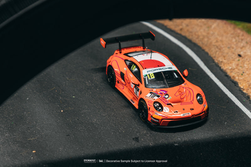 Laad de afbeelding in de Gallery-viewer, PORSCHE 911 (992) GT3 #18 HIROAKI NAGAI SUZUKA 1000KM 2025 TARMAC WORKS 1:64
