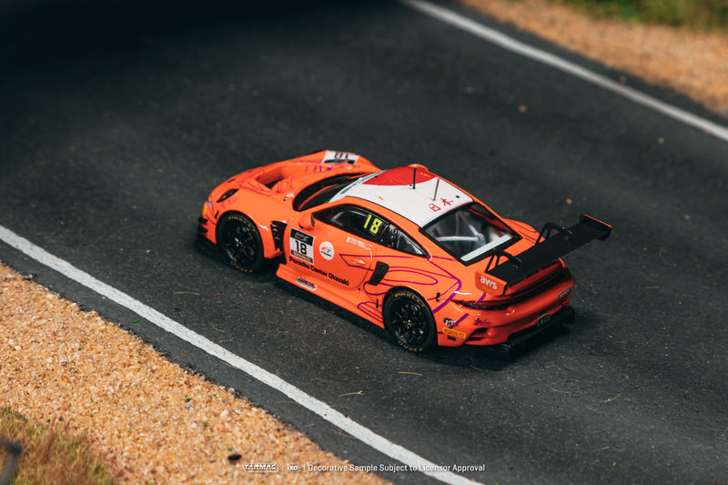 Laad de afbeelding in de Gallery-viewer, PORSCHE 911 (992) GT3 #18 HIROAKI NAGAI SUZUKA 1000KM 2025 TARMAC WORKS 1:64
