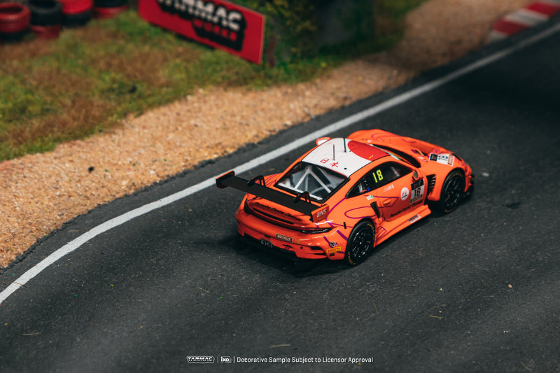 Laad de afbeelding in de Gallery-viewer, PORSCHE 911 (992) GT3 #18 HIROAKI NAGAI SUZUKA 1000KM 2025 TARMAC WORKS 1:64
