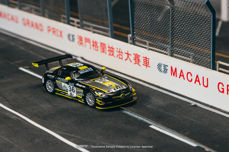 Laad de afbeelding in de Gallery-viewer, MERCEDES-BENZ SLS AMG GT3 #36 MARO ENGEL MACAU GT CUP 2013 TARMAC WORKS 1:64
