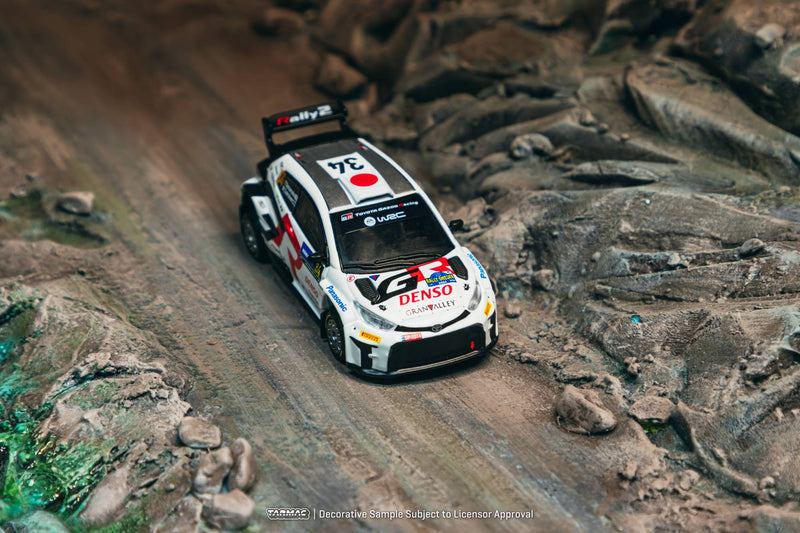 Chargez l'image dans la visionneuse de la galerie, TOYOTA YARIS GR RALLY2 #34 YUKI YAMAMOTO RALLY SUÈDE 2024 TARMAC WORKS 1:64
