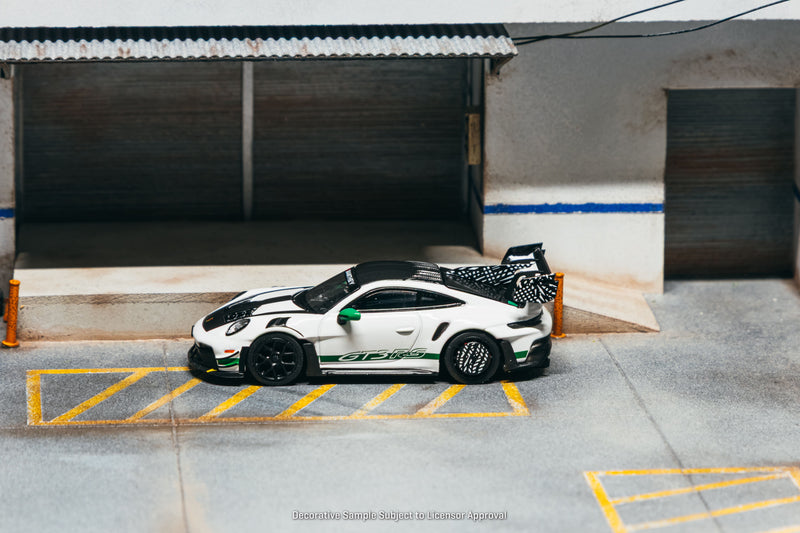 Laad de afbeelding in de Gallery-viewer, PORSCHE GT3RS (992.1) MANTHEY RACING WIT 2025 TARMAC WORKS 1:64
