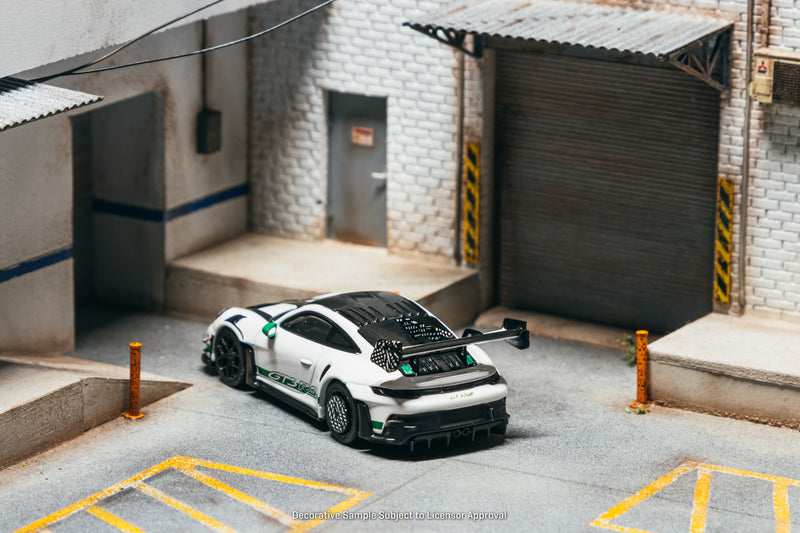 Laad de afbeelding in de Gallery-viewer, PORSCHE GT3RS (992.1) MANTHEY RACING WIT 2025 TARMAC WORKS 1:64
