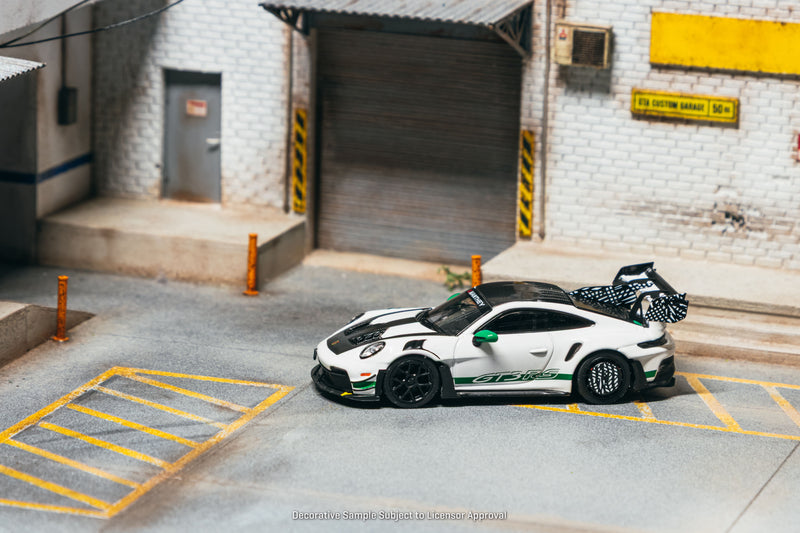 Laad de afbeelding in de Gallery-viewer, PORSCHE GT3RS (992.1) MANTHEY RACING WIT 2025 TARMAC WORKS 1:64
