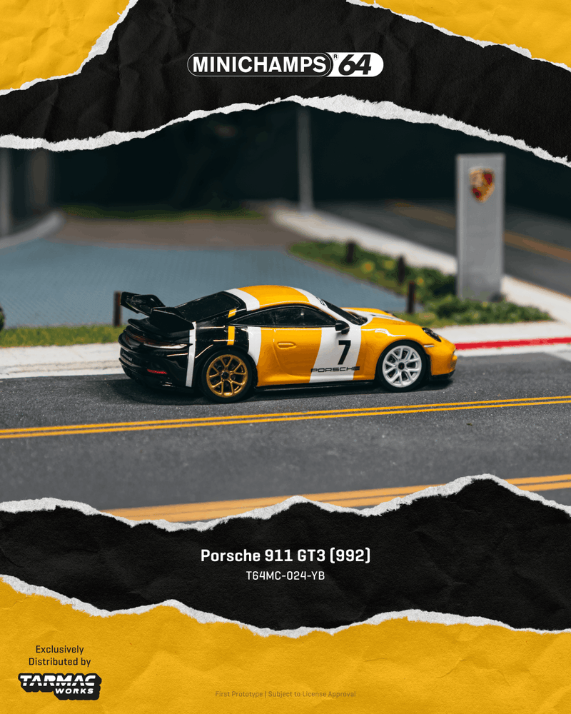 Laad de afbeelding in de Gallery-viewer, PORSCHE 911 (992) ZWART &amp; GEEL GT3 2022 TARMAC WORKS 1:64
