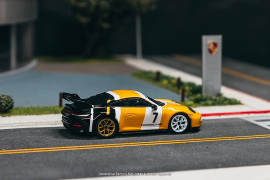 PORSCHE 911 (992) ZWART & GEEL GT3 2022 TARMAC WORKS 1:64