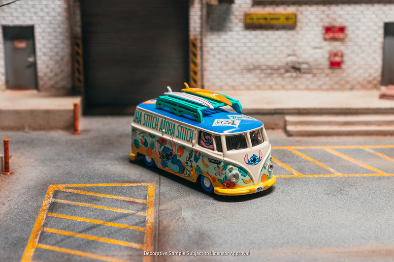 Laad de afbeelding in de Gallery-viewer, VOLKSWAGEN TRANSPORTER T1 PANEL VAN LILO &amp; STITCH 2025 TARMAC WORKS 1:64
