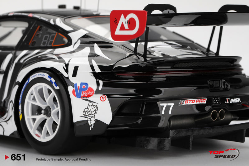 Laad de afbeelding in de Gallery-viewer, Porsche 911 (992) GT3 R #77 GTD PRO AO RACING PETIT LE MANS 2025 TOP SPEED 1:18
