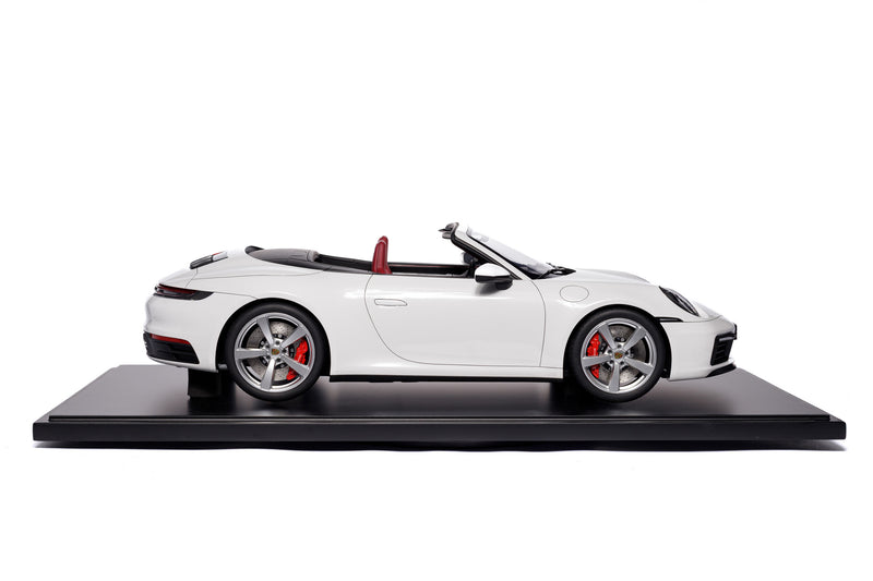 Chargez l&#39;image dans la visionneuse de la galerie, Porsche 911 (992) CARRERA 4S Cabriolet 2020 BLANC (ÉDITION LIMITÉE 25 pièces) HC MODELS 1:8

