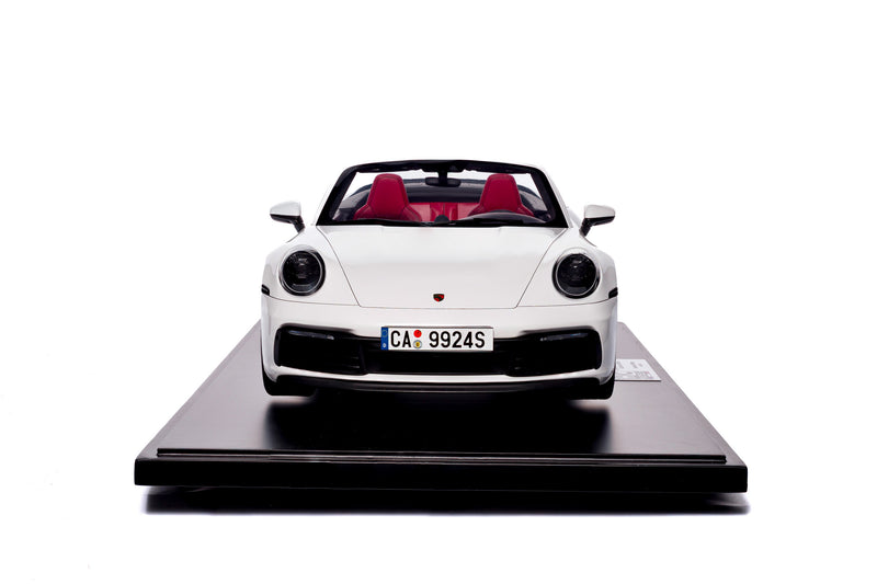 Chargez l&#39;image dans la visionneuse de la galerie, Porsche 911 (992) CARRERA 4S Cabriolet 2020 BLANC (ÉDITION LIMITÉE 25 pièces) HC MODELS 1:8
