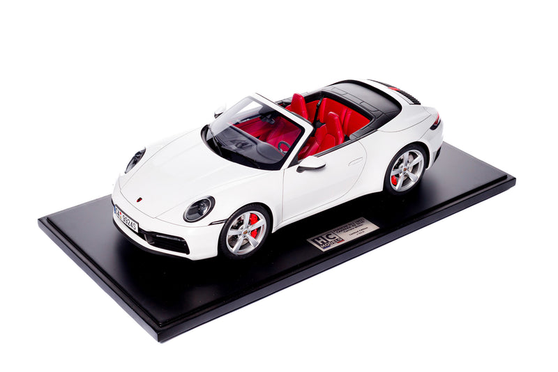 Chargez l&#39;image dans la visionneuse de la galerie, Porsche 911 (992) CARRERA 4S Cabriolet 2020 BLANC (ÉDITION LIMITÉE 25 pièces) HC MODELS 1:8
