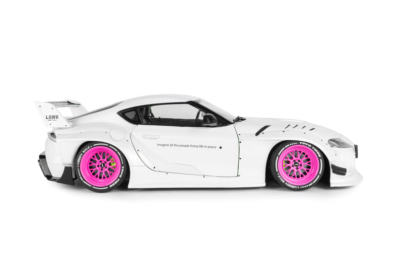 Chargez l'image dans la visionneuse de la galerie, TOYOTA GR SUPRA KIT CARROSSERIE LIBERTY WALK BLANC/ROSE 2025 SOLIDO 1:18
